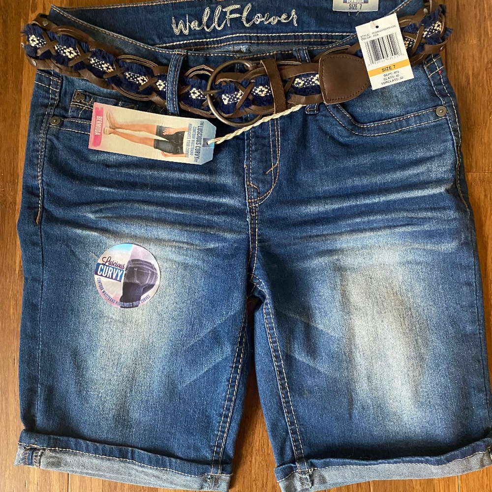 Wallflower Lucious & curvy Bermuda shorts NWT
